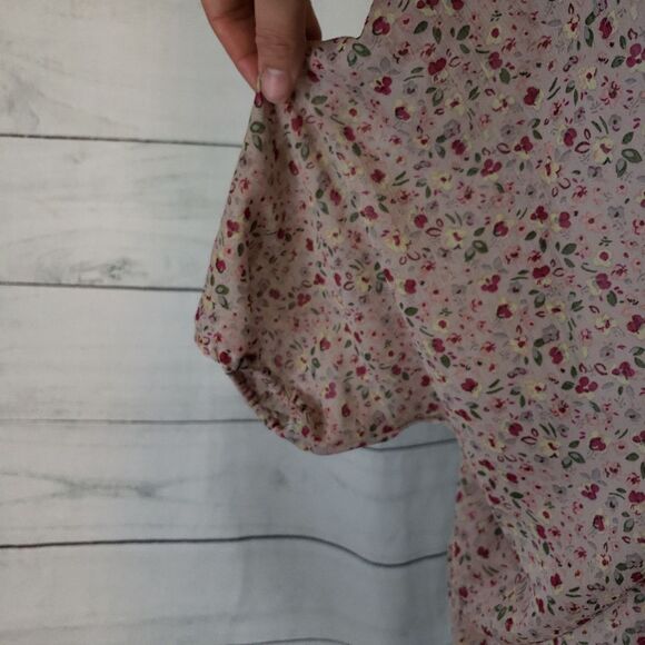 3/$25 Black Poppy size small boho floral sheer top - Picture 4 of 5